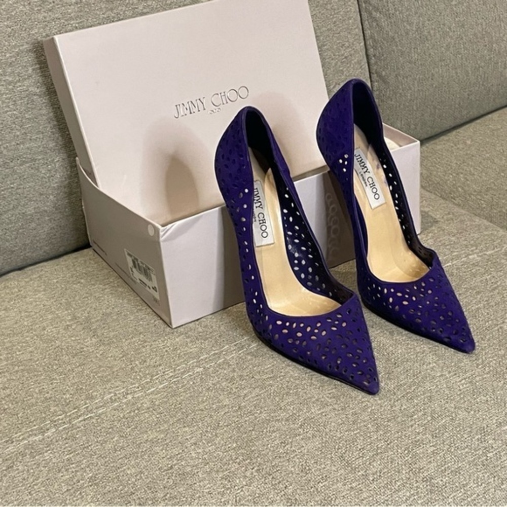 Gorgeous lavender suede Jimmy Choo heels - Picture 3 of 6